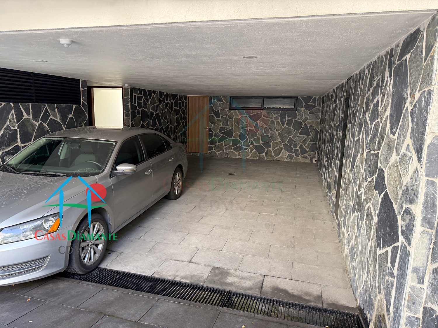 Las Águilas Verdun Casa F - Estacionamiento 2